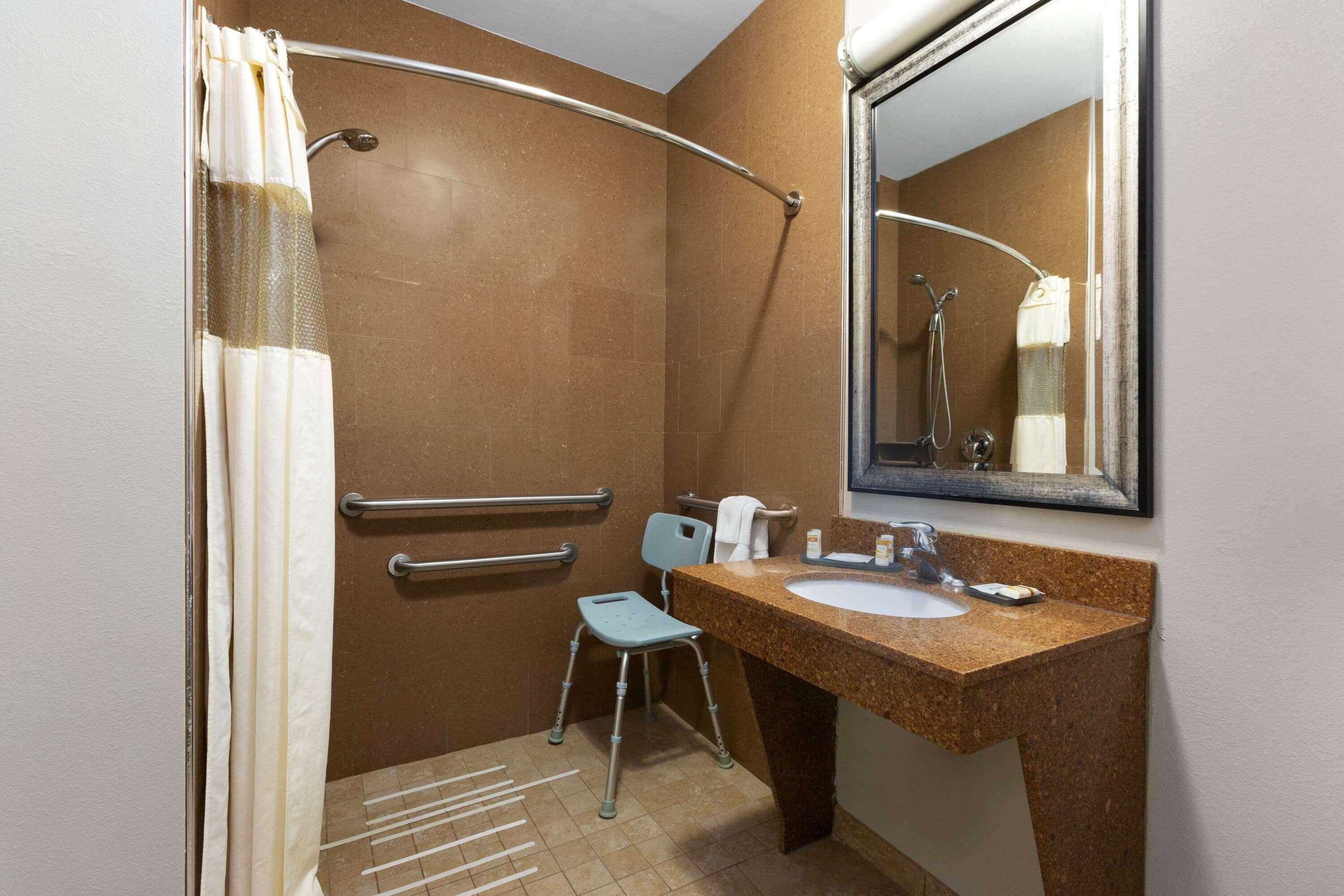 מלון La Quinta By Wyndham אלווין מראה חיצוני תמונה